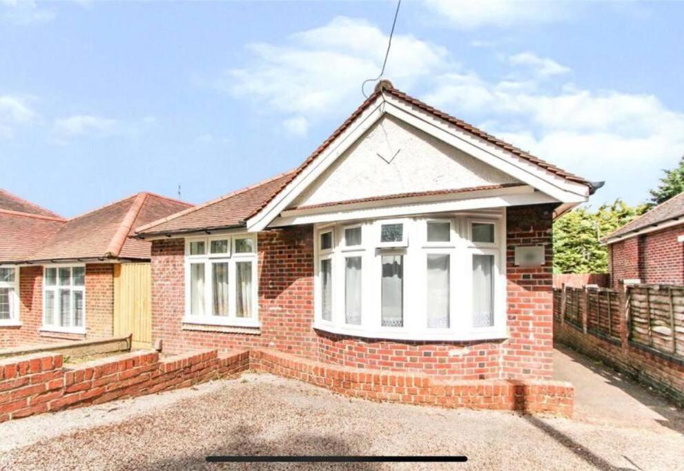 Accessible 3-Bedroom Bungalow With Patio +Driveway Southampton Eksteriør bilde
