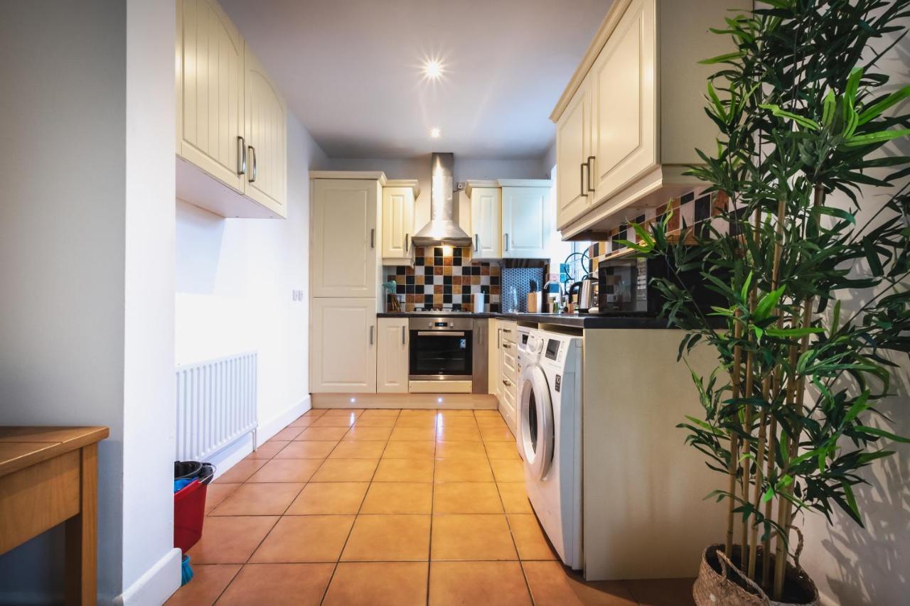 Accessible 3-Bedroom Bungalow With Patio +Driveway Southampton Eksteriør bilde