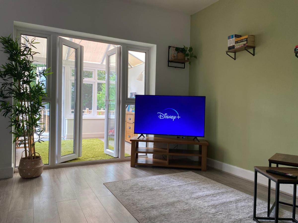 Accessible 3-Bedroom Bungalow With Patio +Driveway Southampton Eksteriør bilde